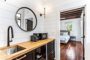 3 habitaciones, tabla de planchar con plancha, cuna de viaje y wifi
