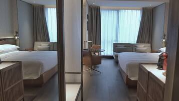 Phòng Deluxe, 1 giường cỡ king, quang cảnh thành phố | Bộ đồ giường cao cấp, minibar, két bảo mật tại phòng