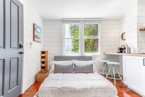 1 chambre, fer et planche à repasser, lit parapluie, Wi-Fi