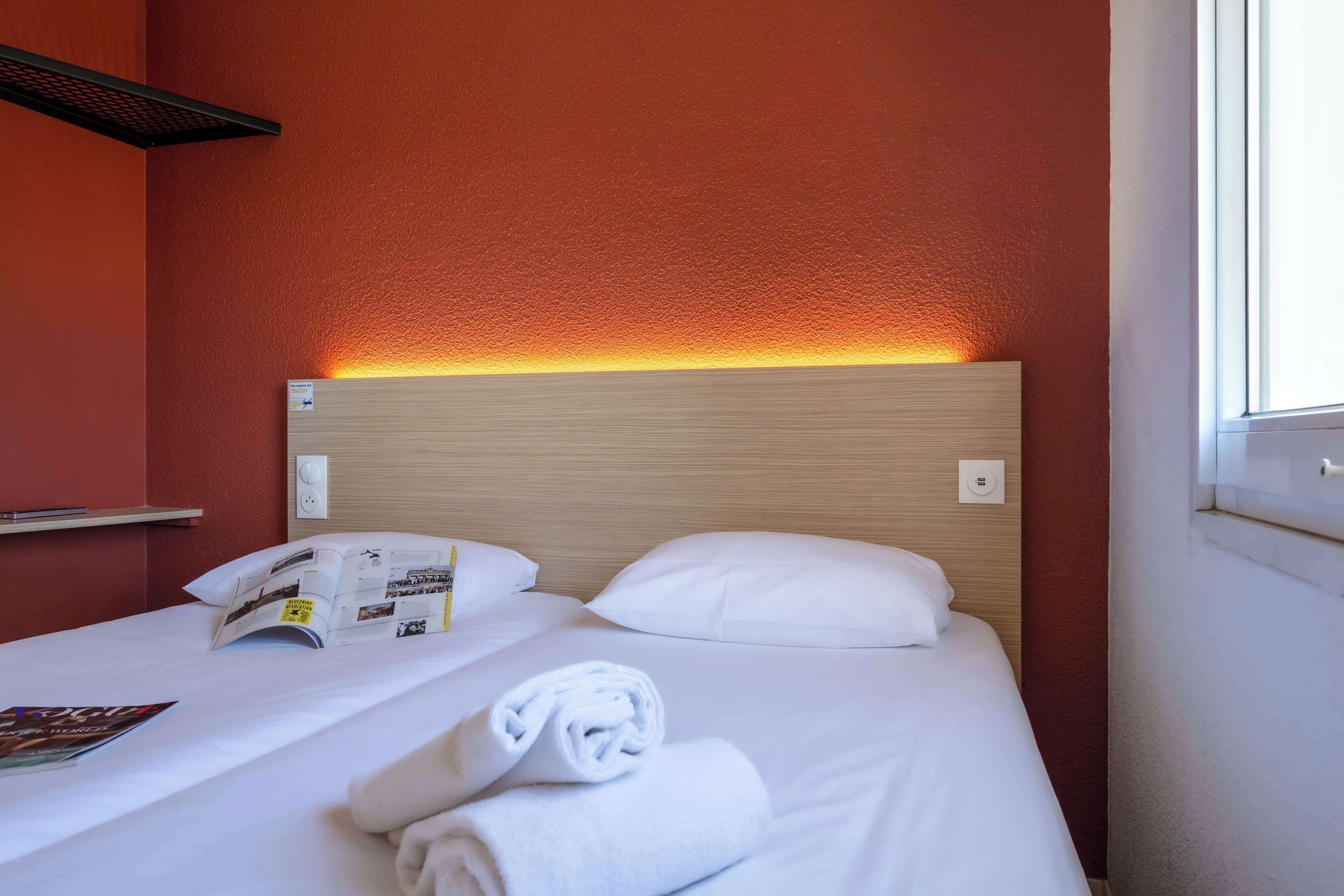 blackout curtains, free wifi, bed sheets, wheelchair access