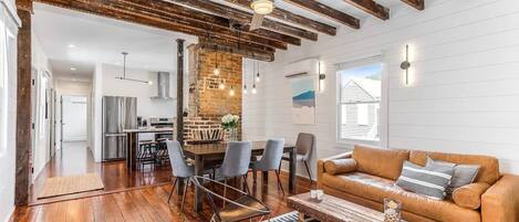 Fernseher, Kamin, Arbeitsbereiche