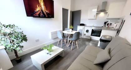Albert Luxury Hottub and Jacuzzi Apartments