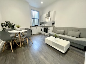 Superior Apartment, Ensuite | Shared kitchen