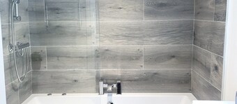 Albert Luxury Hottub and Jacuzzi Apartments