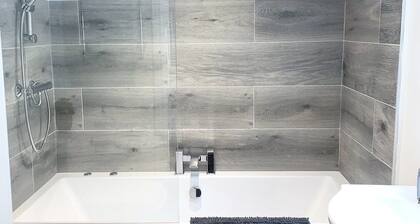 Albert Luxury Hottub and Jacuzzi Apartments