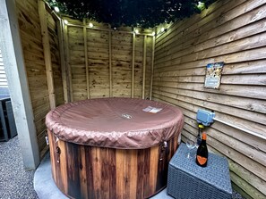 Deluxe-Apartment, eigenes Bad, Gartenblick (Hottub  ) | Garten