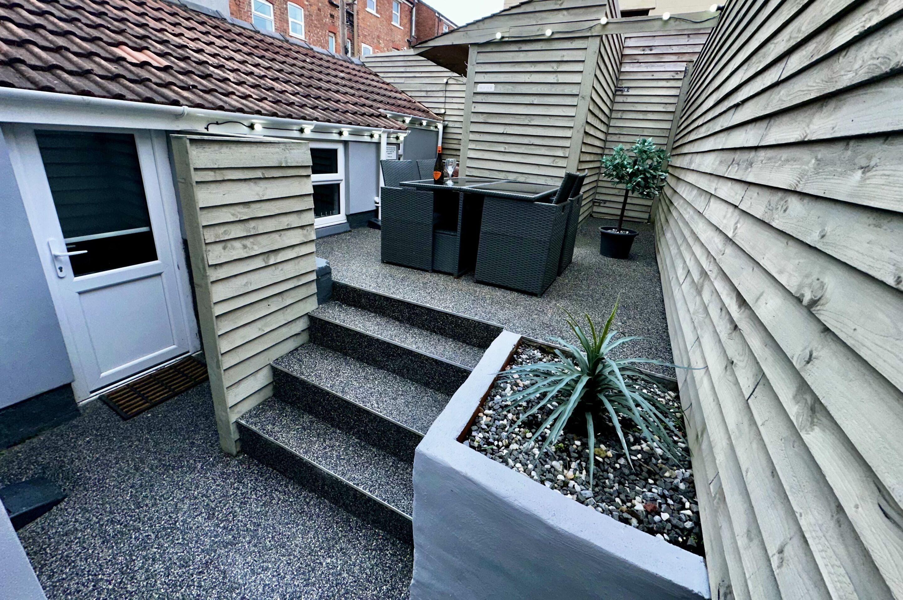 Deluxe Apartment, Private Bathroom, Garden View (Hottub  ) | Garden