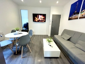 Superior Apartment, Ensuite | Lounge - Albert Luxury Hottub and Jacuzzi Apartments (Blackpool)