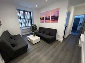 Deluxe Apartment, Private Bathroom, Garden View (Hottub  ) | Lounge - Albert Luxury Hottub and Jacuzzi Apartments (Blackpool)