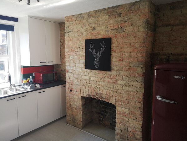 Classic Apartment, Private Bathroom | Private kitchen