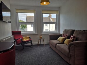 Classic Apartment, Private Bathroom | Lounge
