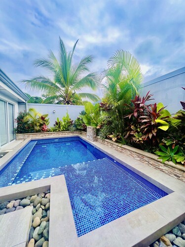 Newly Renovated Casita & Private Salt Water Pool, Family Friendly