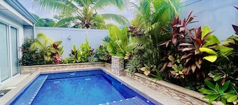 Newly Renovated Casita & Private Salt Water Pool, Family Friendly