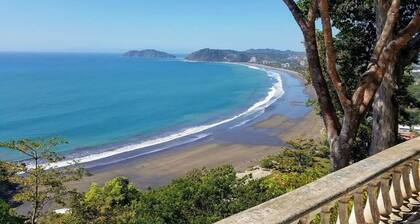 Newly Renovated Casita & Private Salt Water Pool, Family Friendly