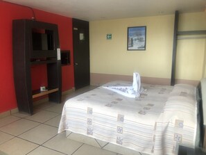 Standard Studio | Laptop workspace, free WiFi, bed sheets - Hotel & Villas Monarca Circuito (Atlacomulco)