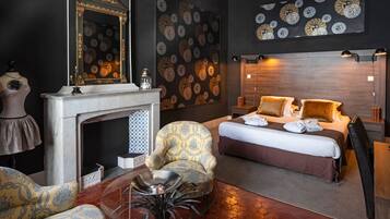 Suite | 1 bedroom, in-room safe, individually decorated, individually furnished