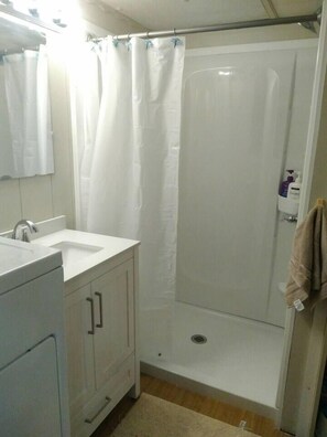 Shower, hair dryer, towels - Lakeside property. Private dock. Great for ANO! (Russellville)
