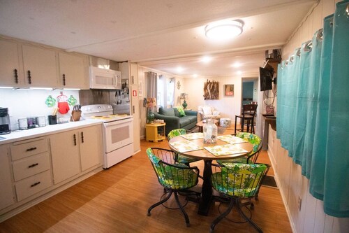 Lakeside property. Private dock. Great for ANO!