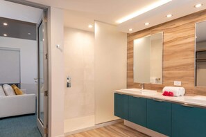 Hair dryer, towels - Suite 4 (Cruz Bay)