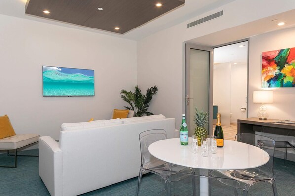 Interior - Suite 4 (Cruz Bay)