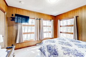 3 bedrooms, iron/ironing board, Internet, bed sheets