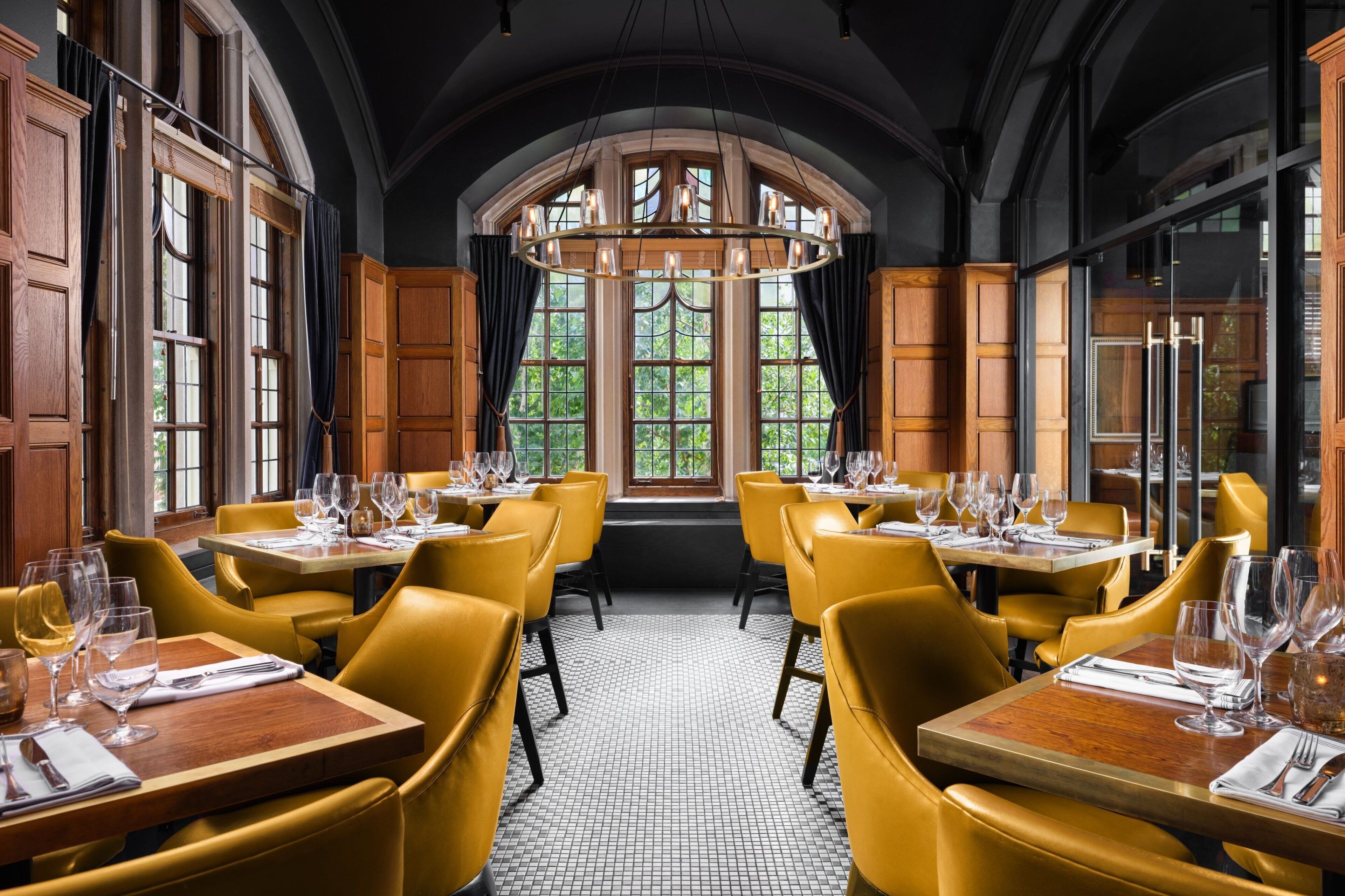 2 restaurants, lunch served