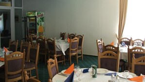 Unclassified image, 4 of 7, button - Hotel Iadolina (Budureasa)