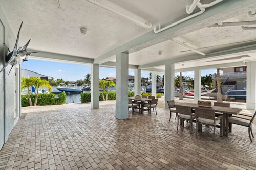 Key Largo Ocean Shore Villa 2 with pool & boat slip