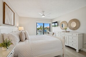2 bedrooms, desk, iron/ironing board, travel crib - Key Largo Ocean Shore Villa 2 with pool & boat slip (Key Largo)