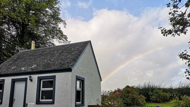 A house with a sloped roof, a white exterior, and a wooden fence in the background. - Claymires Bothy Cottage Nr Loch Lomond & Stirling (Stirling)