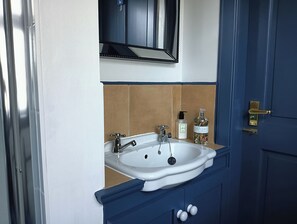 Casa de campo | Baño | Regadera, secadora de cabello, toallas 