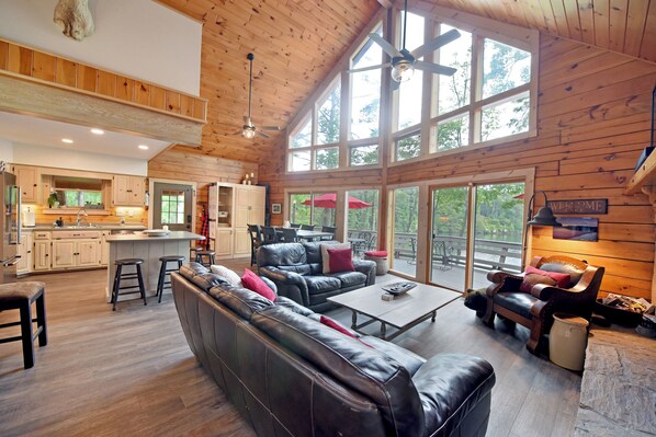 تلفزيون ذكي، مدفأة، ألعاب فيديو، مشغل دي في دي