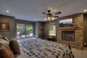 4 bedrooms, desk, iron/ironing board, free WiFi