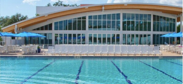 屋内プール、屋外プール