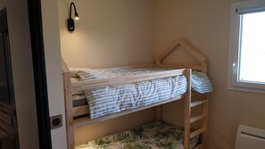 3 bedrooms, iron/ironing board, travel cot, free WiFi