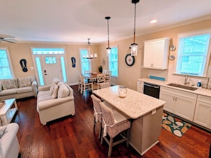 Flat-screen TV, fireplace, offices - 4 BR/ 4 BA/ Single Family - 2 Primary Suites (Ocean City)