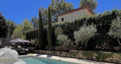 Provençal Villa short walk to Valbonne Village Fully A/Cond sleep 10