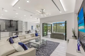 Maison, Plusieurs lits (624 Seagrape Drive) | Salle de séjour | Table de ping-pong