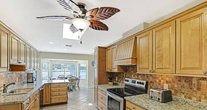 Pet-friendly Waterfront Home Steps to Beach/pool