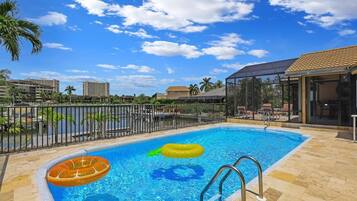 House, Berbilang Katil (Pet-friendly waterfront home steps to) | Kolam renang | Kolam dipanaskan