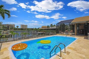 Rumah, Beberapa Tempat Tidur (Pet-friendly waterfront home steps to) | Kolam renang | Sebuah kolam renang air hangat