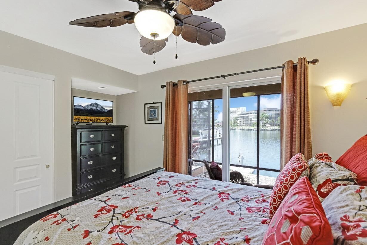 Rumah, Beberapa Tempat Tidur (Pet-friendly waterfront home steps to) | 6 kamar tidur