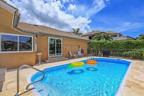 Ferienhaus, Mehrere Betten (Pet-friendly waterfront home steps to)