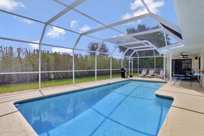 Huis, Meerdere bedden (Nautical home with pool, grill and st) | Zwembad | Een verwarmd zwembad