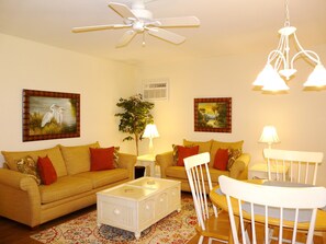 Condo, Plusieurs lits (Aquarius L-5) | Salle de séjour