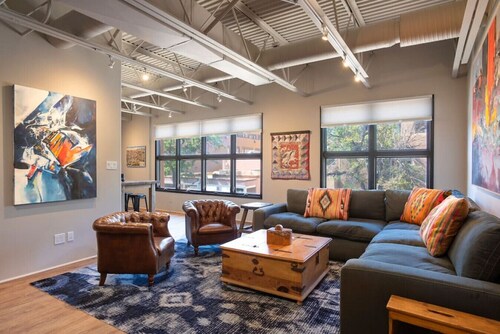 Luxury View Loft at the Historic Plaza -Spacious 1,050 Sq Ft