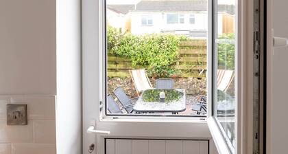 Lakeview : Stylish 4âBed Home Near Maelog Lake in Rhosneigr | Managed by Anglesey Holiday Lettings