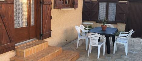 屋外ダイニングエリア