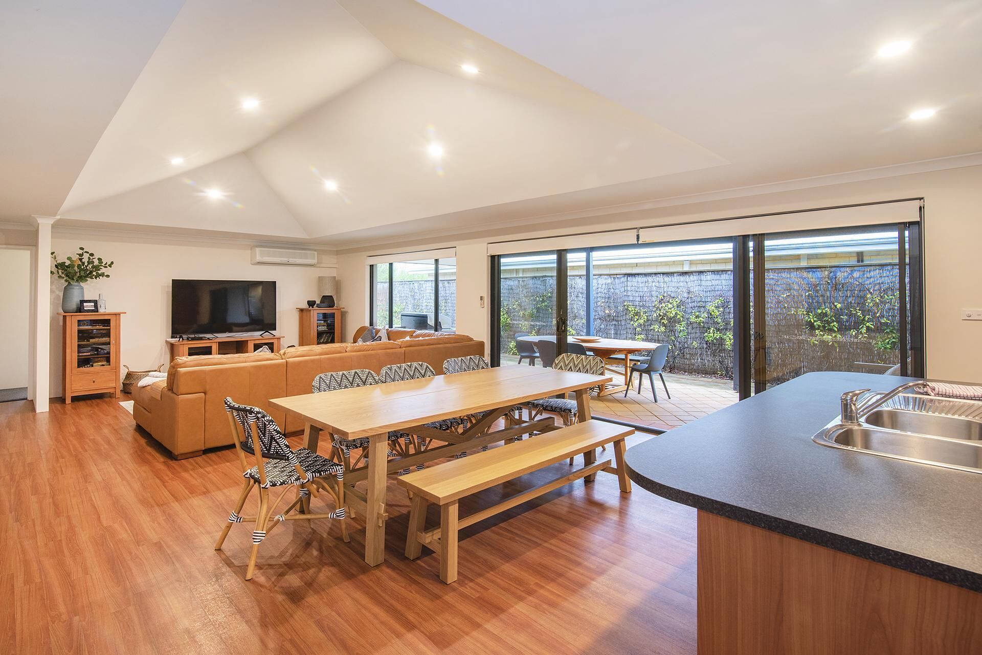 House 02 - The Dunsborough Retreat — image 11