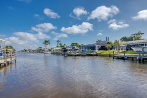 Marina - Charming Waterfront Pool home with Tiki Hut on the water (Cape Coral)
